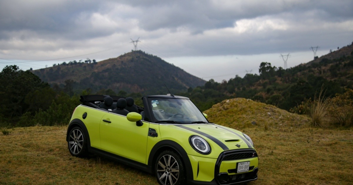 2023 Mini Cooper S Convertible Sidewalk: In Search of the Spotlight