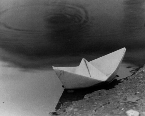 A paper boat, by Pablo M. Peñaranda H.