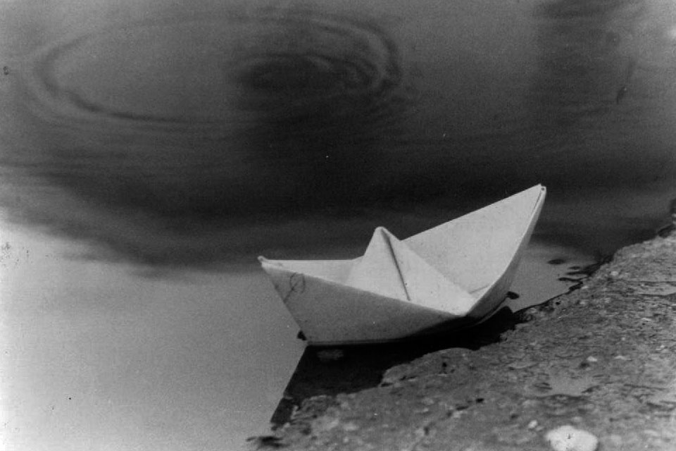 A paper boat, by Pablo M. Peñaranda H.