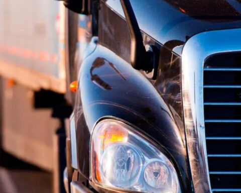 A truck driver was suspended for a week due to a complaint by six workers from the Municipality of Palmira