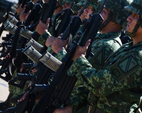 AMLO asks to expand the presence of the Army in security and proposes consultation in 2027