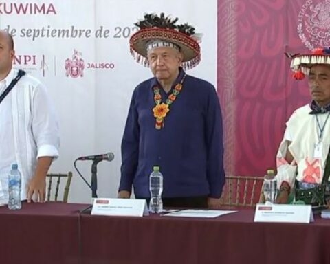 AMLO promises to increase security and restore land to the Wixárika community in Jalisco