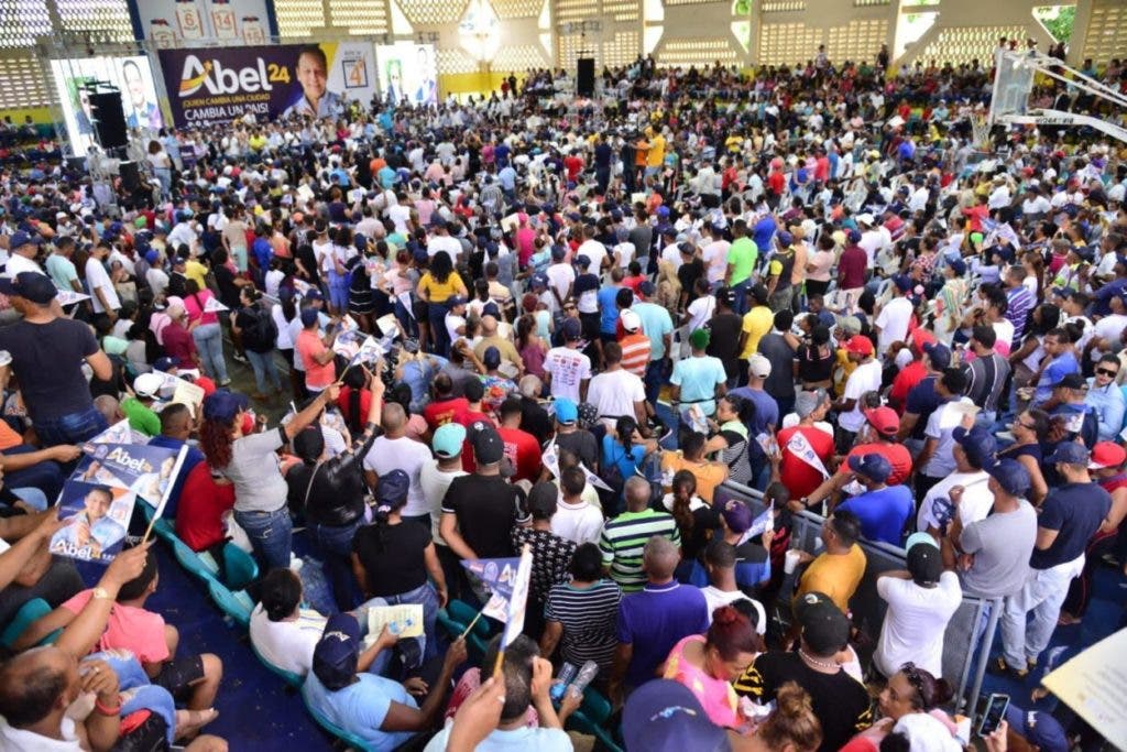 More than three thousand people shook the facilities of the Sameji Club, testifying to their support for the aspirations of Abel Martínez, who was received outside the facilities by thousands of supporters who were unable to enter the event venue