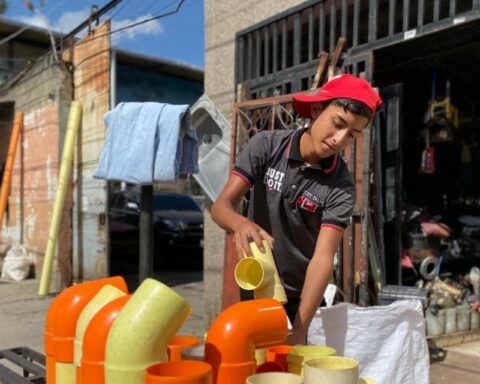 Adolescent work in Venezuela contributes to the tight family budget