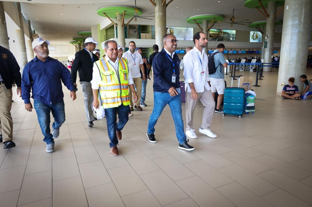 Aeropuertos zona este RD operan normal tras huracán Fiona