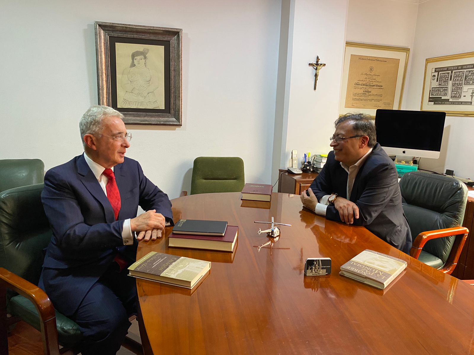 Álvaro Uribe defends Petro and asks that his government not be stigmatized as "neocommunism"