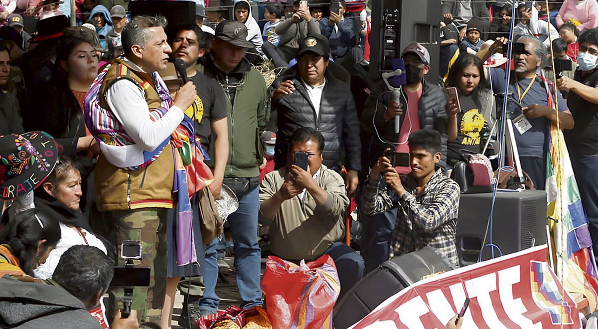 Antauro Humala in Andahuaylas gets on the current from which everyone leaves