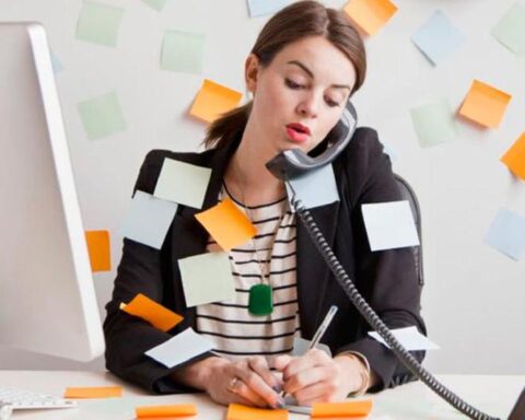 Are you a workaholic?  These are the seven signs to discover it