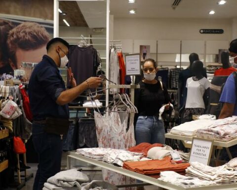 At last they do not go away: days without VAT will remain, but they will make changes