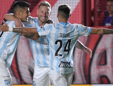 Atlético Tucumán became strong in La Paternal and returned to the top