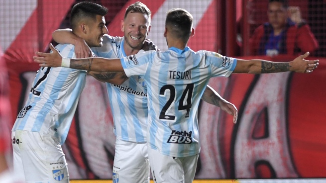 Atlético Tucumán became strong in La Paternal and returned to the top