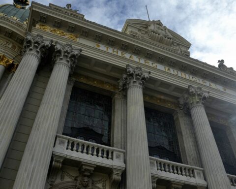 Audience sells out concert for 100 years of radio in Brazil