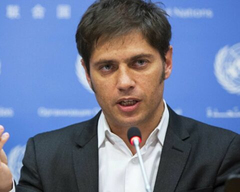 Axel Kicillof announced the extension of the university student ticket