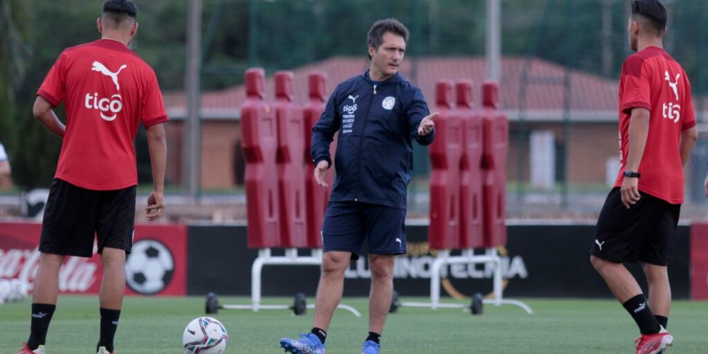 Barros Schelotto summons 18 'foreigners' for the friendlies in Paraguay