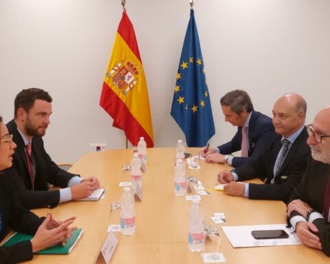 Berta Valle continues her tour of Europe: She meets with the Secretary of State of the Spanish Foreign Ministry