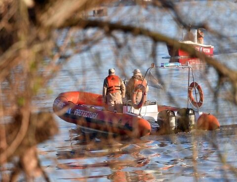 Boat crash: one of the drivers returning from work is still missing