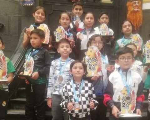 Bolivia has its first 24 chess players who will compete in Paraguay