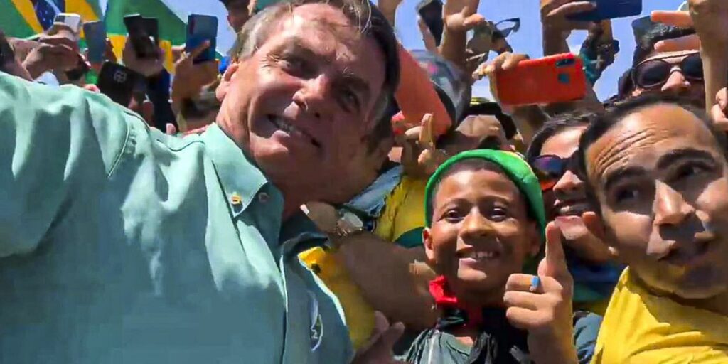 Bolsonaro criticizes politicians who ordered to stay at home in the pandemic