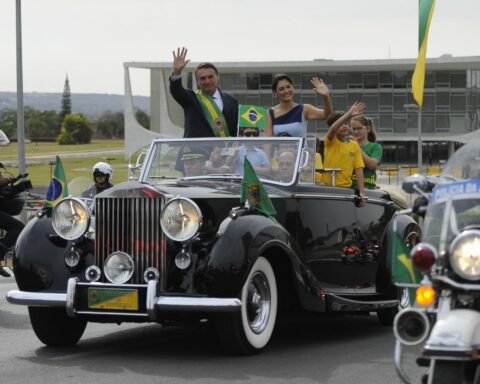 Bolsonaro says Brazil is re-emerged with a more thriving economy