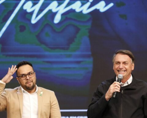 Bolsonaro says Brazil will end year with inflation of around 6%