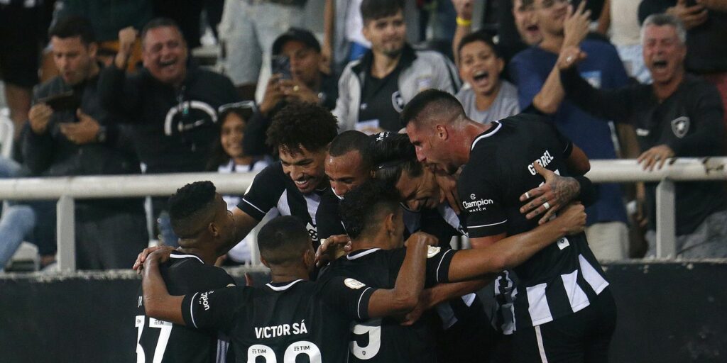 Botafogo beats Coritiba at home and sleeps in 10th place in the Brasileirão