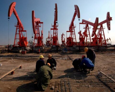 Brent and WTI oil prices continue to rise