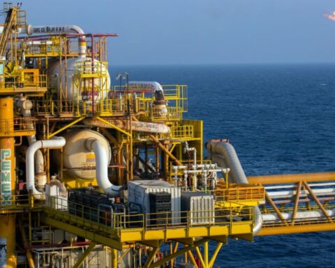 Combustibles derivados del petróleo Brent subirán de 0,64%, hasta 92,94 dólares