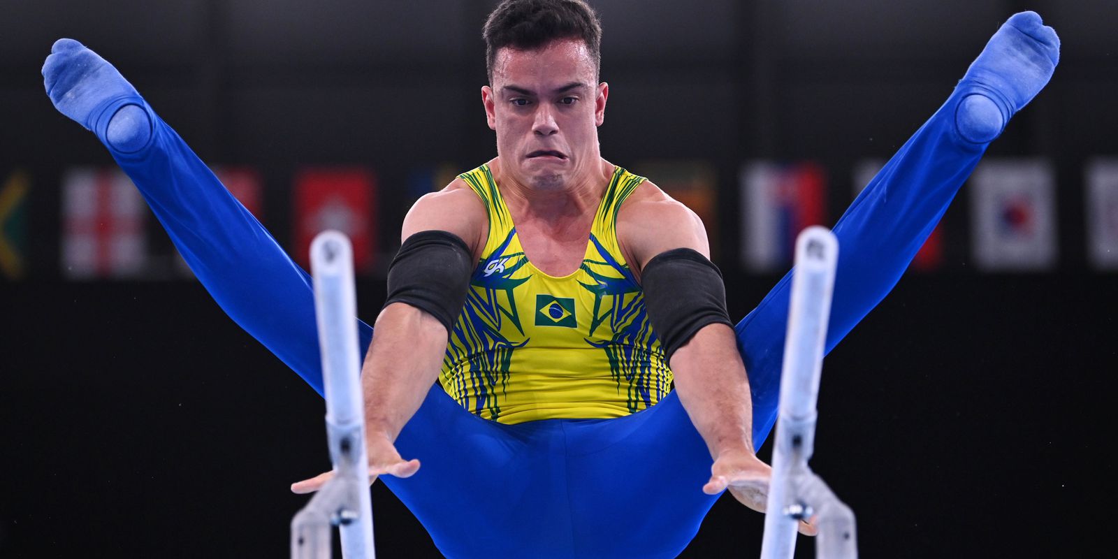 Caio Souza is gold in the parallel bars in the World Cup stage