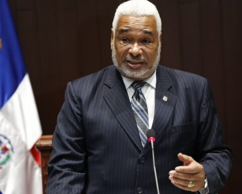 Camacho advierte reducción de presupuesto educativo viola la ley