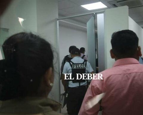 Case sale of items: Prosecutor's Office takes documentation after raiding the Fifth Municipal