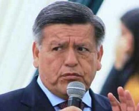 César Acuña arrives at the prosecutor's office that summoned him for investigation after audio with Lady Camones