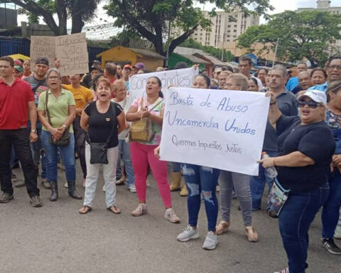 Charallave merchants protest against the increase in municipal taxes