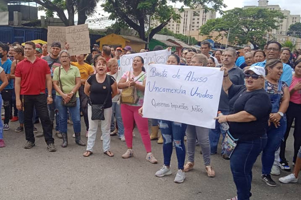 Charallave merchants protest against the increase in municipal taxes