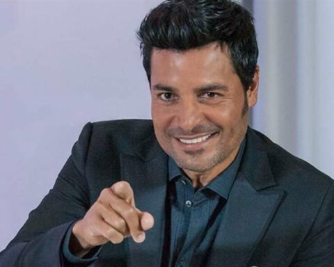 Chayanne returns dancing with Como tú y yo