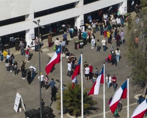 Chile decides today whether to approve or reject a new Constitution with social rights