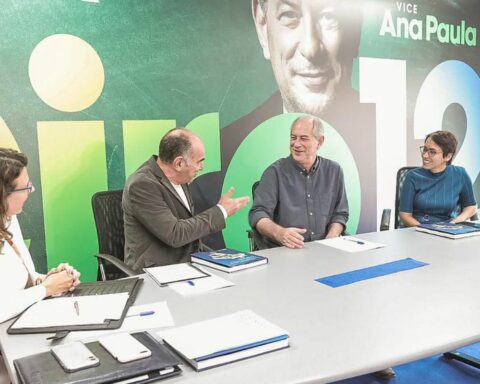 Ciro defends cutting tax waivers to finance stopped works