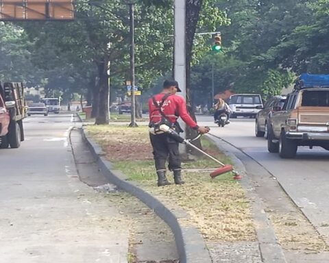 Atienden limpieza de Intercomunal del Valle y Mercado de Coche