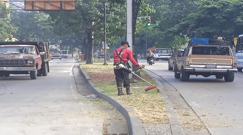 Atienden limpieza de Intercomunal del Valle y Mercado de Coche