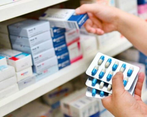Colombia admits "shortage of some medicines"but not shortage