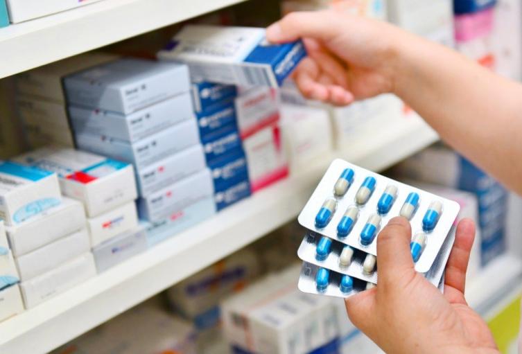 Colombia admits "shortage of some medicines"but not shortage