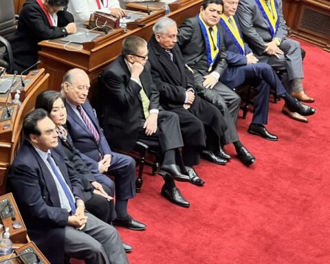 Congress invites Martha Chávez, Ántero Flores Aráoz and Luis Gonzales Posada to the solemn session for its bicentennial