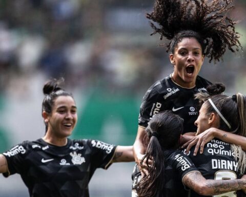 Corinthians thrash Palmeiras and go to the final