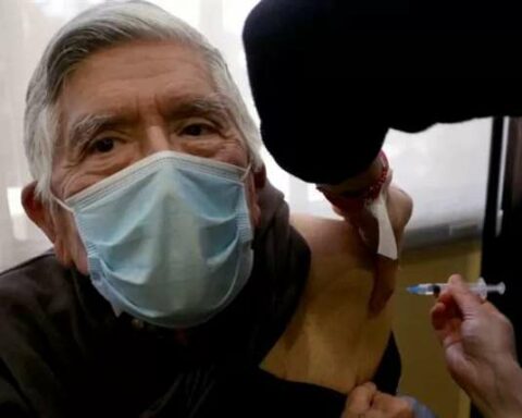 Covid-19 reduced life expectancy in America