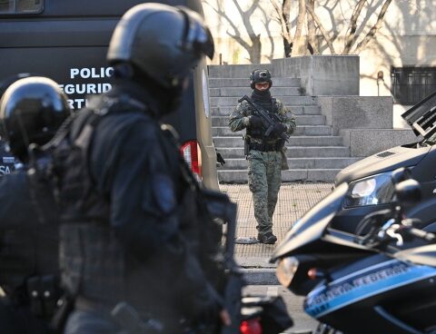 Cristina seeks advancement over other members of the group of Uliarte and Sabag Montiel