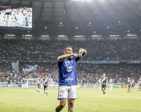 Cruzeiro defeats Vasco and returns to Brazilian Serie A