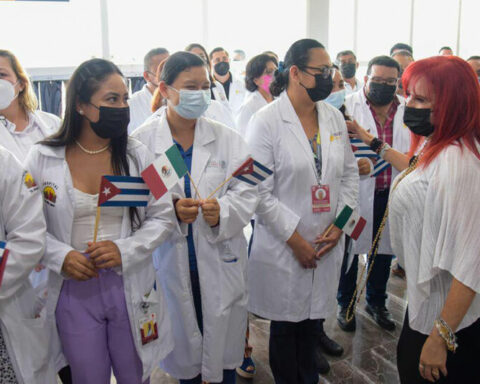 Cuba sends to Mexico a new group of 33 doctors