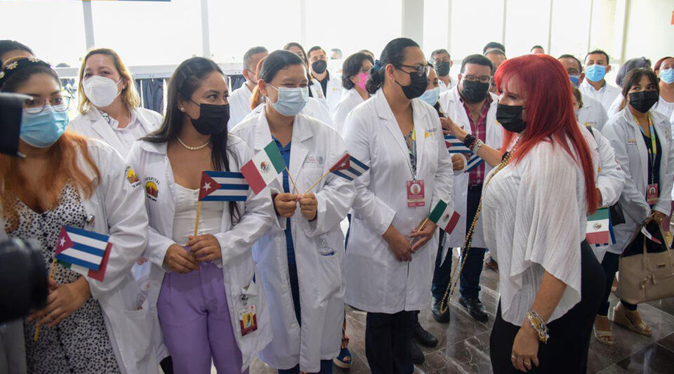 Cuba sends to Mexico a new group of 33 doctors