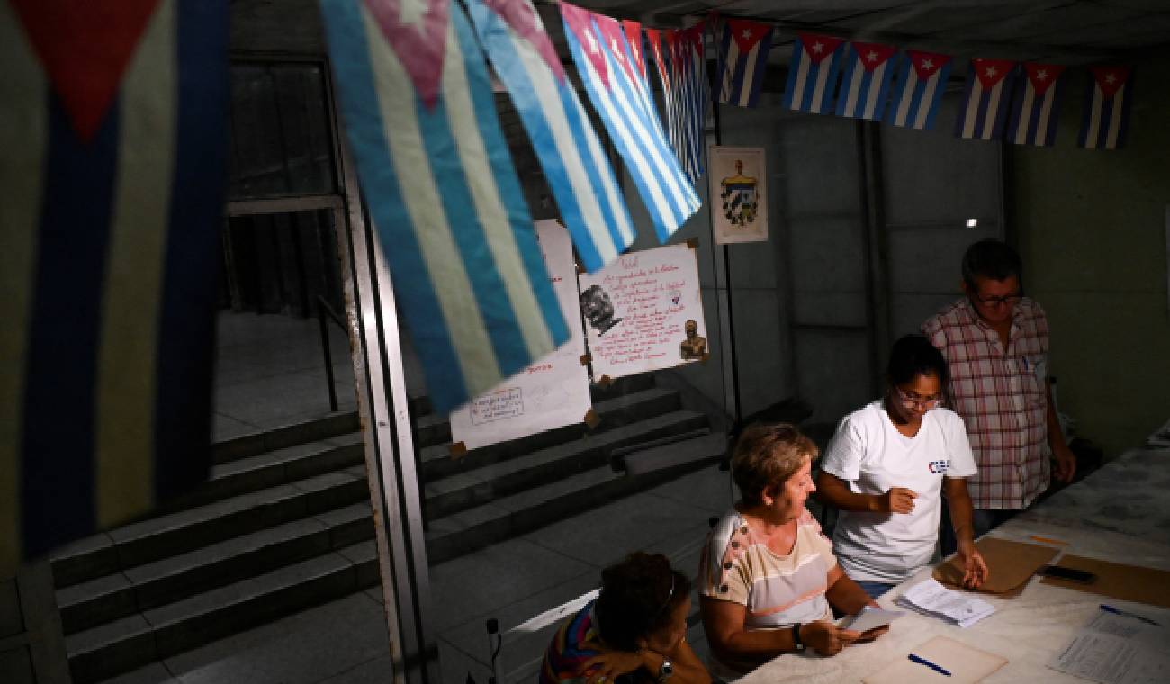 Cubans conclude voting day for gay marriage and surrogacy