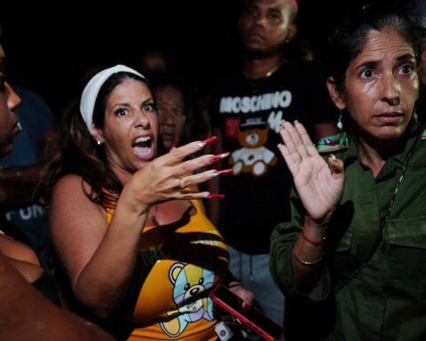 Cubans protest in Havana against prolonged blackout after Hurricane Ian