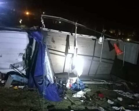 Cusco: truck full of political party supporters overturns leaving at least four dead